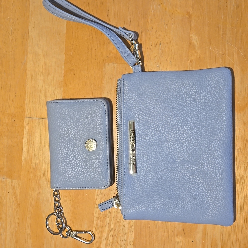 Steve Madden’s Periwinkle Blue Wristlet & Card Case Key Chain Set GUC